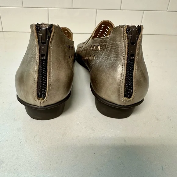 Sesto Meucci Ellen Gold Hexagon Laser Cut Back Zip Open Toe Shoes Womens - Picture 3 of 7